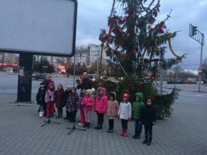 Запалиха светлините на коледната елха в „Тракия“