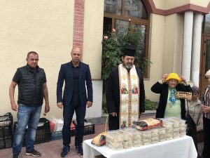 Осветиха и раздадоха Гергьовски курбан пред храма в „Тракия“
