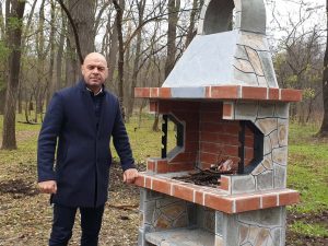 Нови барбекюта замениха разрушеното при вандалски акт в „Лаута”