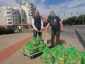 Дариха храни на нуждаещи се семейства в Тракия