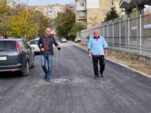 Обновиха още една улица в „Тракия”