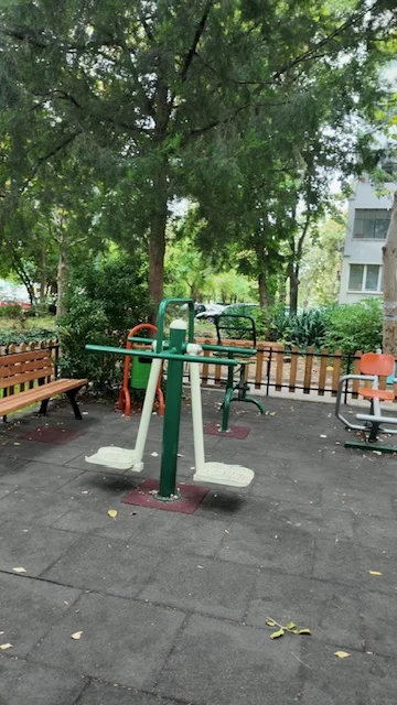 Нови детски площадки в район „Тракия“