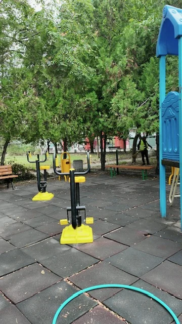 Нови детски площадки в район „Тракия“