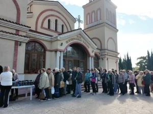 Курбан за здраве беше раздаден в храм „Св. Преображение Господне“ в район „Тракия“ по повод Димитровден