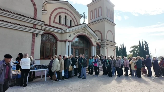 Курбан за здраве беше раздаден в храм „Св. Преображение Господне“ в район „Тракия“ по повод Димитровден