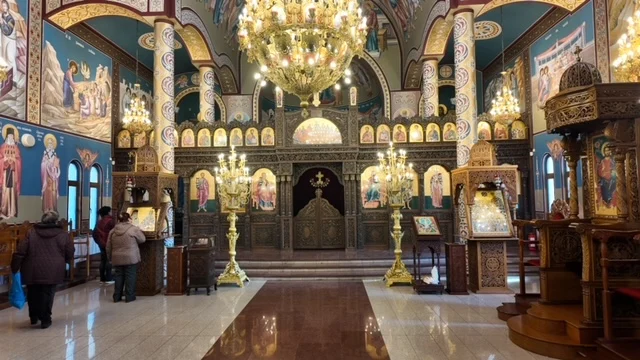 Курбан за здраве беше раздаден в храм „Св. Преображение Господне“ в район „Тракия“ по повод Димитровден